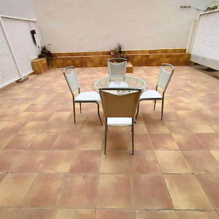 Sunny Flat With Huge Terrace! Close Downtown! Διαμέρισμα *