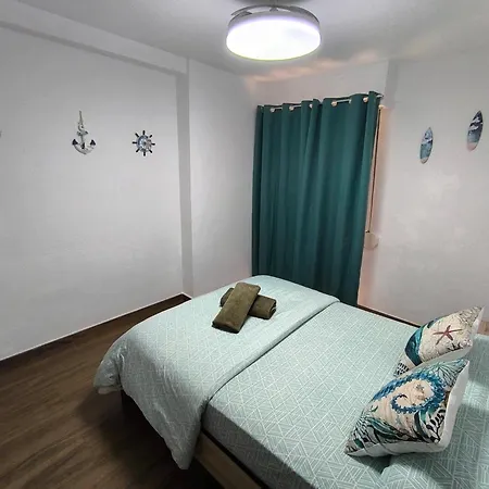 Sunny Flat With Huge Terrace! Close Downtown! Διαμέρισμα *