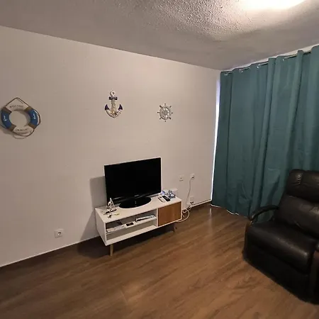 Sunny Flat With Huge Terrace! Close Downtown! Διαμέρισμα *
